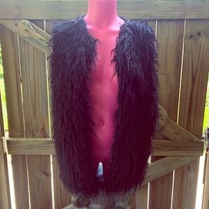Ya Los Angeles Cuddle with Me Black Shaggy Faux Fur Open Front Vest Size M